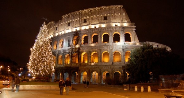 Colosseo at Night 600x322 Holiday Events in Rome
