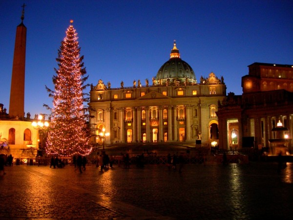 St. peters Square close up of basilica and tree 600x450 Holiday Events in Rome