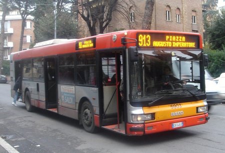 #913 Bus near Vatican Rome 2008 032