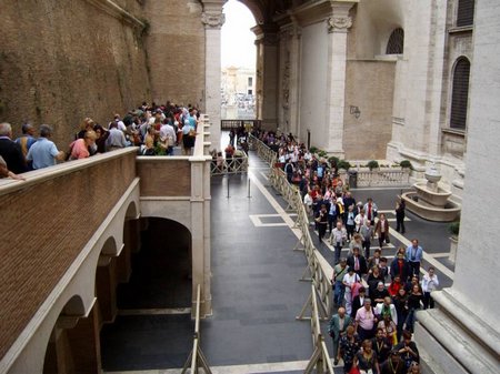 vatican line sistinechapel Vatican Museum   Skip The Line or Not?