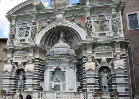 Organ fountain in Villa D'Este