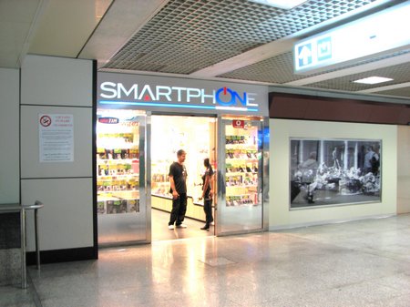 SMARTPhone at FCO Terminal 3 Arrivals IMG 4136