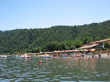 Lake Bracciano beach IMG 4758