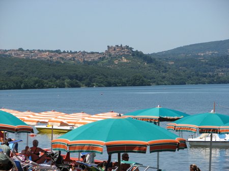 Lake Bracciano beach IMG 4764
