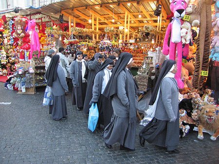Markets in Rome nuns in market - davidauty 78