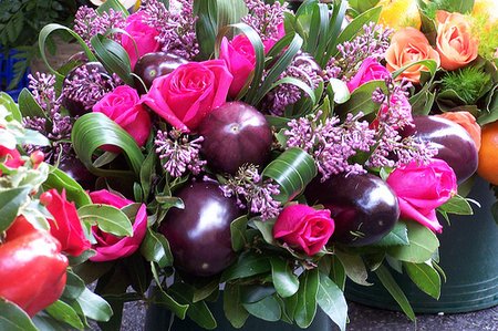 Markets in Rome roses - cliffercarol, flickr