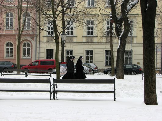 Bratislava snowfall Nuns IMG 6578