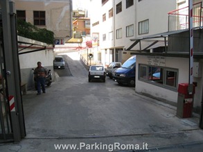 pappio3 thumb1 Parking in Rome!