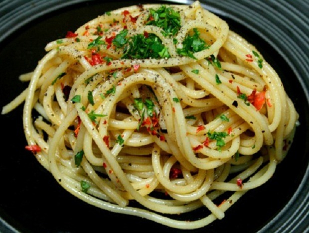 Pastaaglioolioepeperoncino Food in Rome