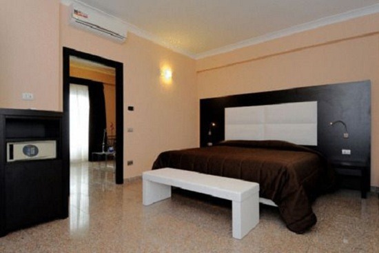 HotelEuroHouseSuites thumb Hotels and B&B&rsquo;s near the FCO Airport