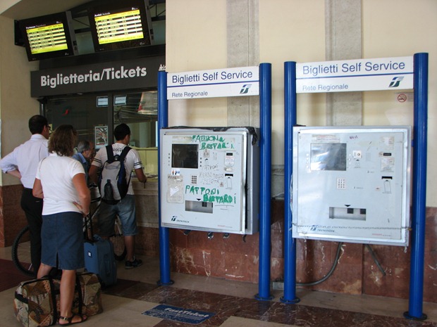 IMG 0273RomaTrastevereStation thumb The Roma Trastevere Trenitalia Rail Station