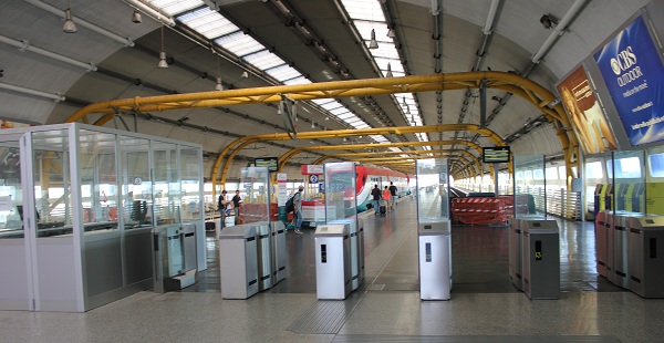 IMG_4473a - platform entry turnstiles IMG 4473a platform entry turnstiles Leonardo Express – The Trenitalia Nonstop Train to the Fiumicino (FCO) Airport