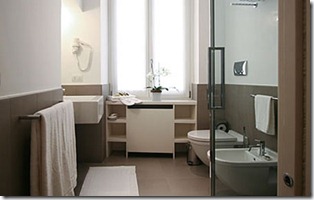 Crossing Condotti 2 thumb The Best Hotels and B&B&rsquo;s Around the Spanish Steps