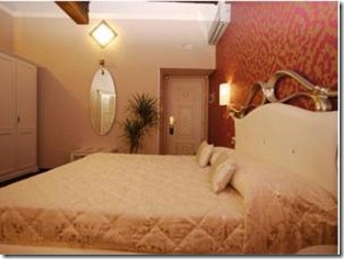 Locanda Del Sole 1 thumb The Best Hotels and B&B&rsquo;s Around the Spanish Steps