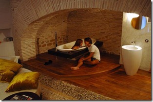 Suitesistina 1 thumb The Best Hotels and B&B&rsquo;s Around the Spanish Steps