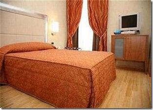 venere Cancelli Rossi 3 thumb Hotels and B&B&rsquo;s near the FCO Airport
