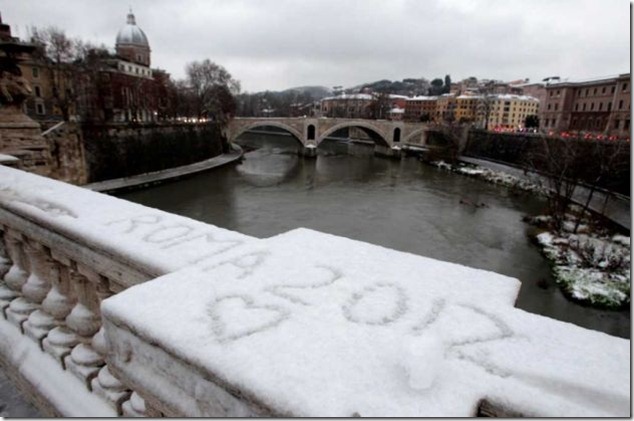 2012 02 Bridge in Rome in the Snow thumb Snow in Rome   February 2012!