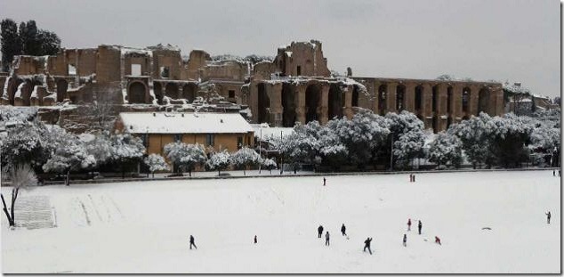 2012 02 Circo Massinmo in the Snow thumb Snow in Rome   February 2012!