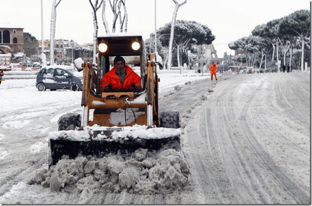 2012 02 Plowing in Rome in the Snow thumb Snow in Rome   February 2012!
