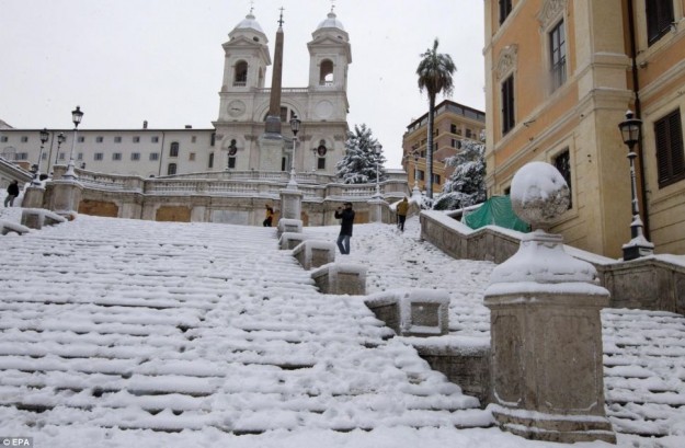 2012-02 Spanish Steps in the Snow 2012 02 Spanish Steps in the Snow 625x409 Snow in Rome February 2012!