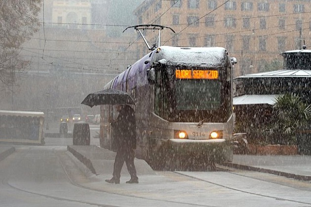 2012-02 Tram in Rome in Snow 2012 02 Tram in Rome in Snow Snow in Rome February 2012!