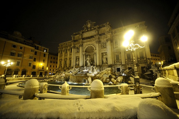 2012-02 Trevi Fountain - Rome in Snow 2012 02 Trevi Fountain Rome in Snow Snow in Rome February 2012!