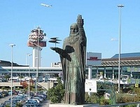 FCO Leonardo Statue Leonardo da Vinci Airport